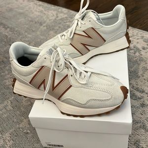 New Balance x Bandier 327, NWT